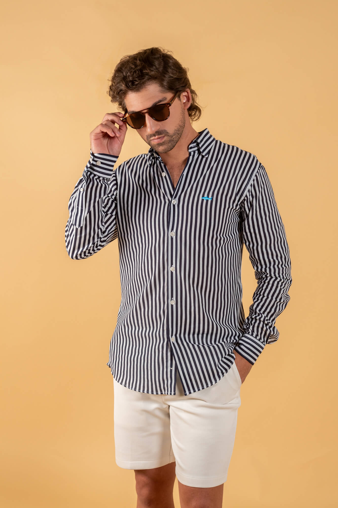 CAMISA BLANCA RAYAS AZUL OSCURA