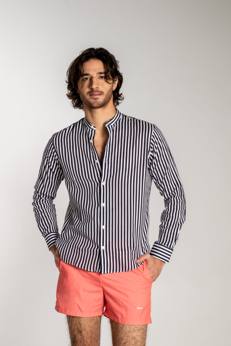 Camisa blanca con online rayas azules